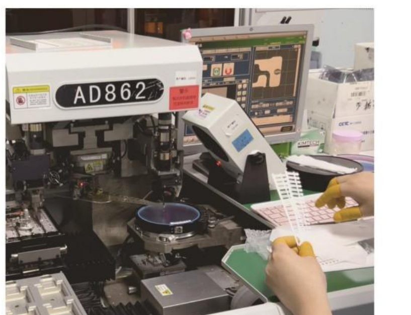 Automatic die bonder